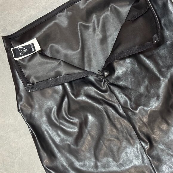 🌟 Windsor Black Faux Leather Wrap Mini Skirt – Worn Twice, Excellent Condition - Picture 4 of 5